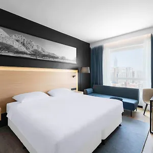 بارك إن باي راديسون ذاخر الشرقي فندق